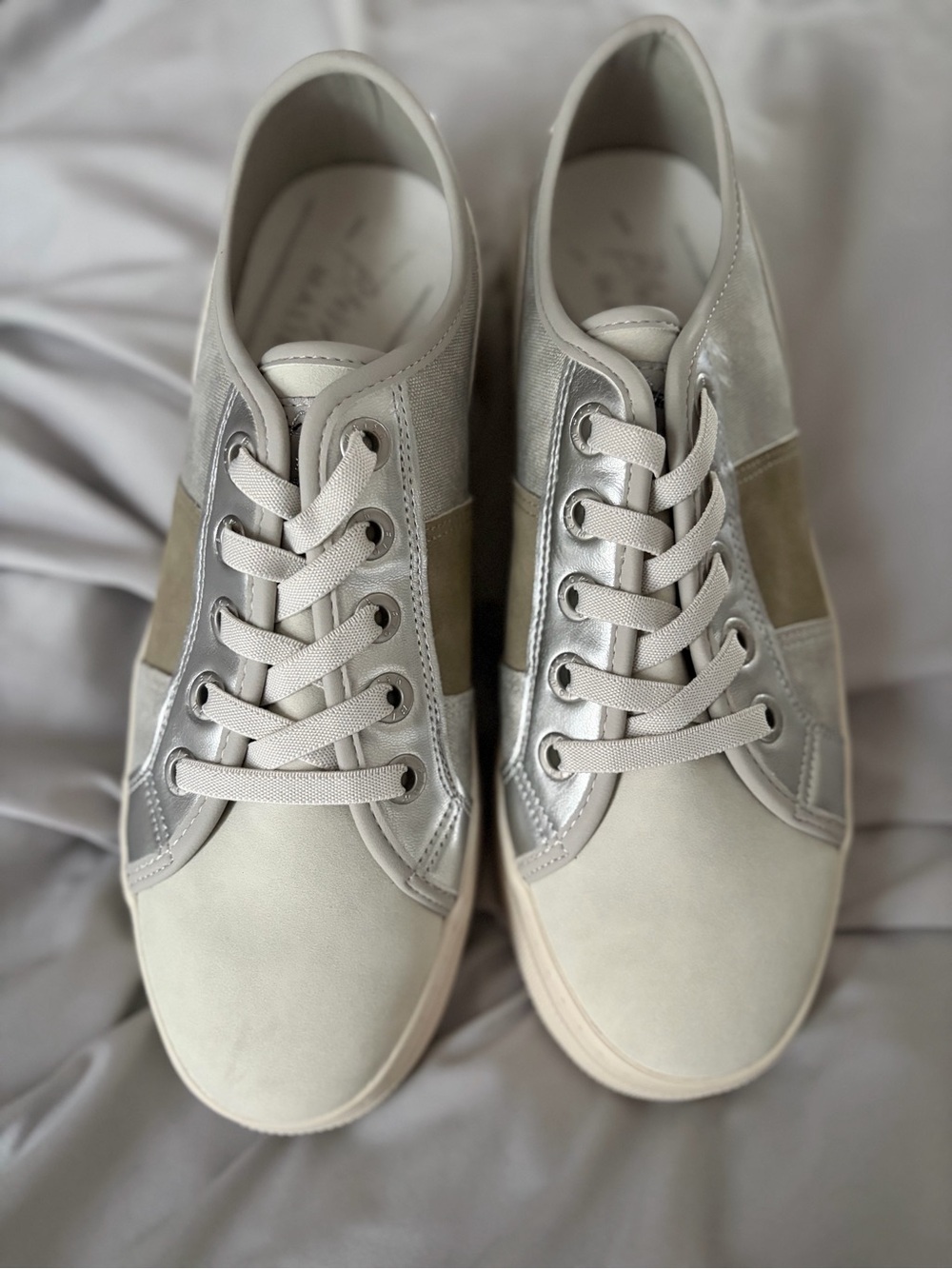 Women’s Casual Lace-Up Sneakers in Light Gray and Silver